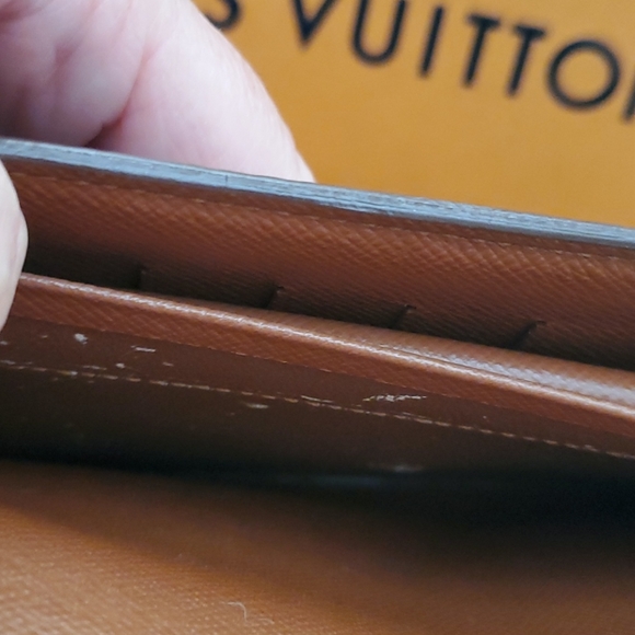 Louis Vuitton Midsize Wallet - Picture 13 of 17